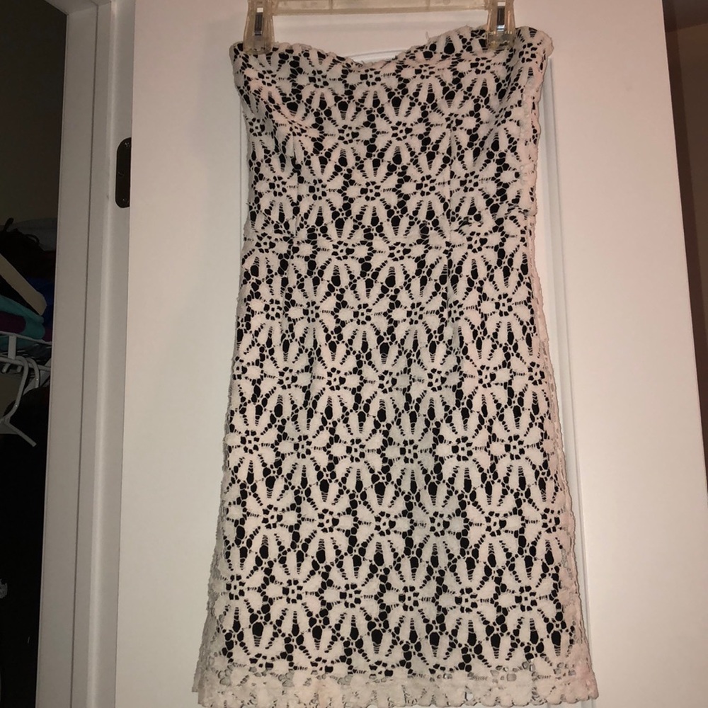 Sweetheart lace dress